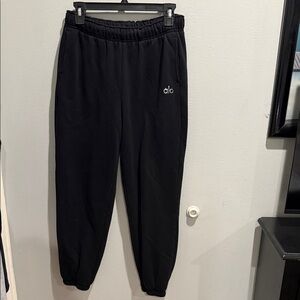 ALO Yoga Black Relaxed Fit Pants Unisex size small but fits like an XS